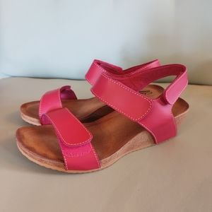 Clark's Pink Leather Wedge Sandals